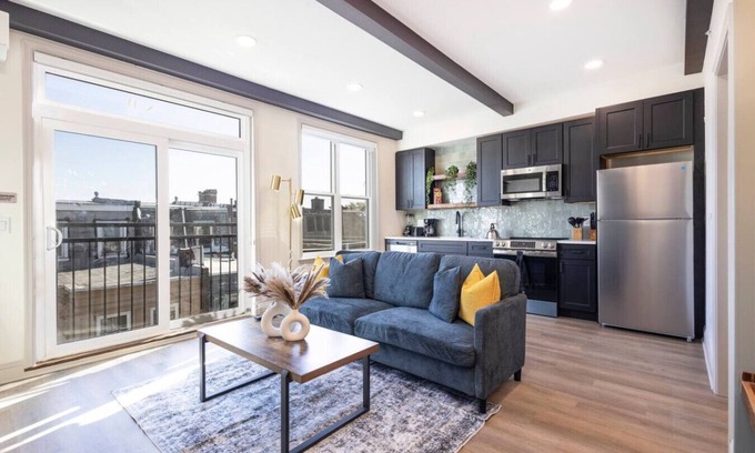 North Philadelphia West Apartment | 1/1 Across from Fairmount Park | 10 mins to DT (D)