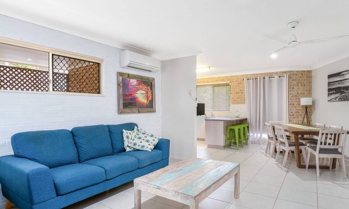 Rainbow Beach Apartment | 1/1 Rumbalara Avenue - Rainbow Beach. Walk to everything