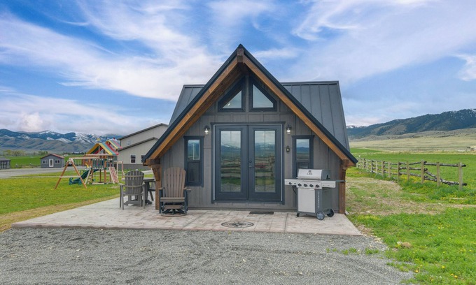 Alder Cabin | 1/2 Mi to Ruby River: Cabin w/Trail Access!