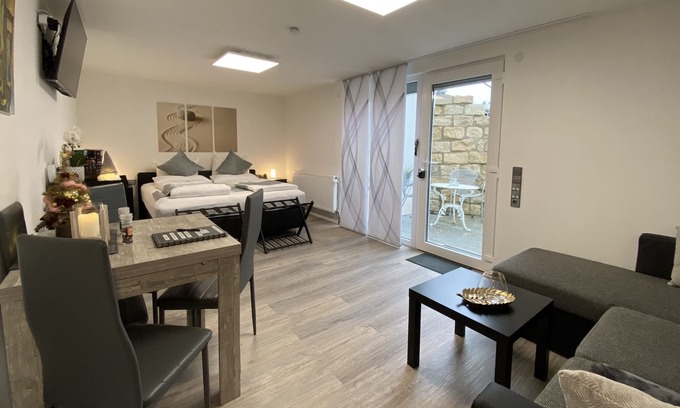 Gaertringen Apartment | 1.5 room app. modern with kitchen + terrace near S-Bahn. 250 Mbit Internet