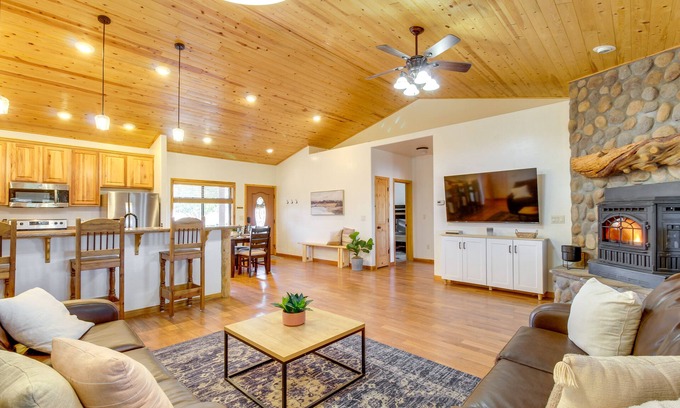 Show Low Cabin | 1-Acre Fenced Yard: Pet-Friendly Show Low Cabin!