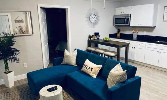 Historic Downtown Kissimmee Apartment | 1 BD Apt close to Disney/Universal/Shopping/Dining