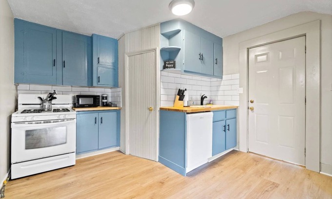 West Central Apartment | 1 Bdr Apt. half a mile from Parkview Field