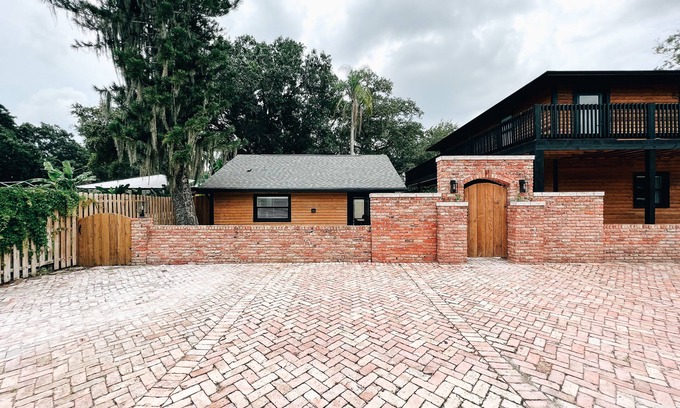 Fruitville House | 1 bdr Romantic getaway, close to Lido beach