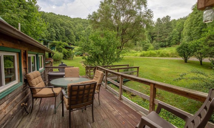 Sylva House | 1 Bed 1 Bath Vacation home in Sylva