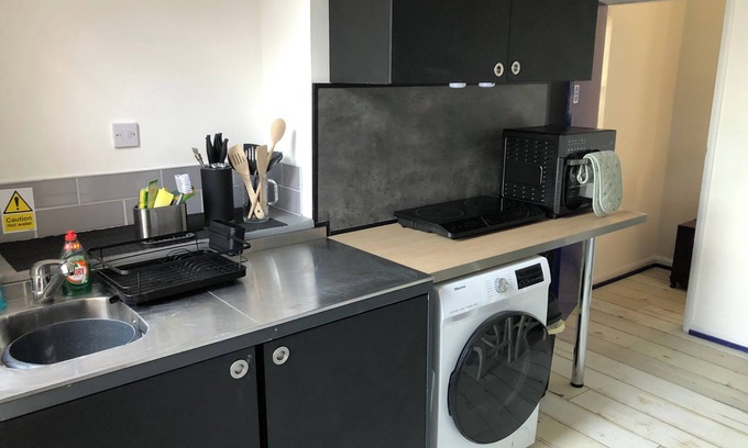 Chesterfield Apartment | 1-bed Apt, Sleeps 2, 20 Mins to Peak District
