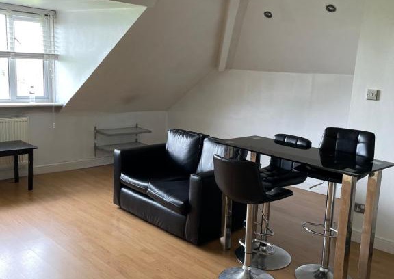 Gilmerton Apartment | 1 bed flat at Drum Street