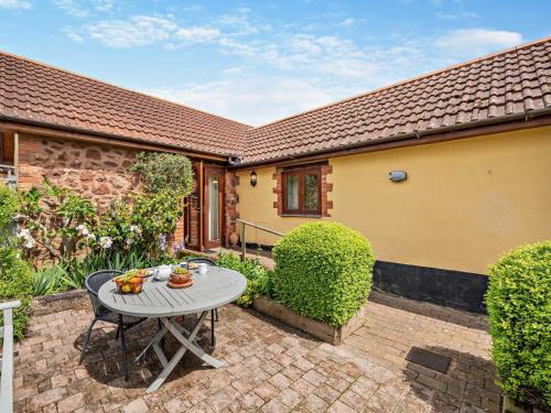 Sampford Peverell House | 1 Bed in Tiverton 53102