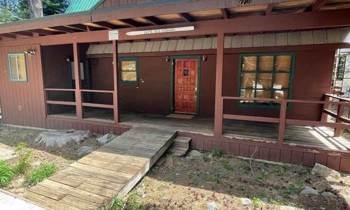 Donner Lake Woods House | 1 bed + kids room, 2 bath, sleeps 4 adults. West End of Donner Lake DLR#105