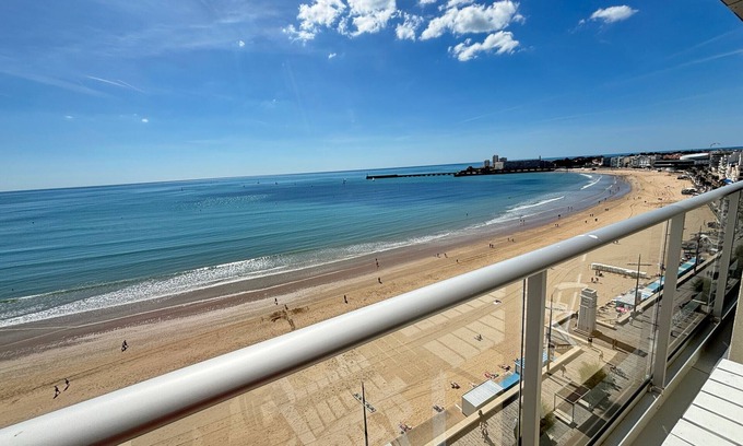 Les Sables d'Olonne Apartment | 1-bedroom apartment with sea-facing balcony