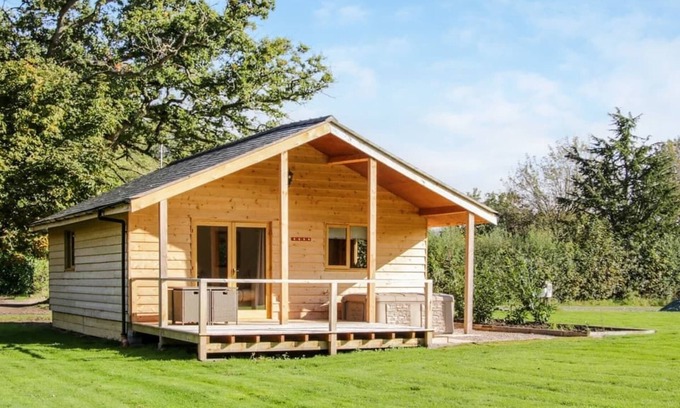 Felton Ski Chalet | 1 bedroom accommodation in Oswestry