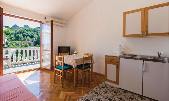 Komoseva Apartment | 1 bedroom accommodation in Mali Iz