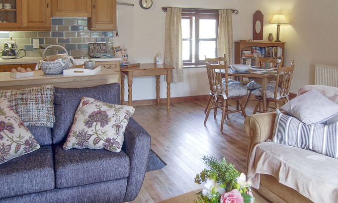 Pelynt Cabin | 1 bedroom accommodation in Pelynt, near Looe