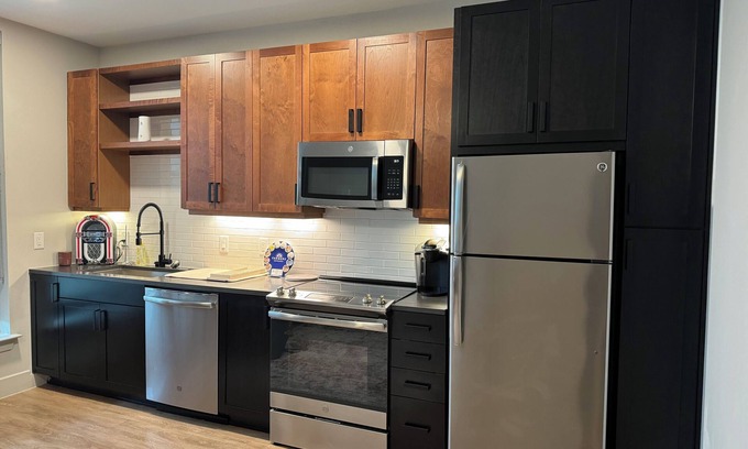 Deep Ellum Apartment | 1-bedroom apartment Suite w/fitness room, WiFi in wonderful Dallas/Deep Ellum.