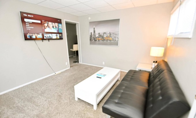South Bend Apartment | 1 bedroom apartment close to Notre Dame (1309.6)