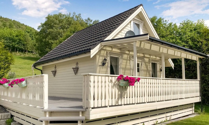 Fraena House | 1 bedroom cozy home in Malmefjorden