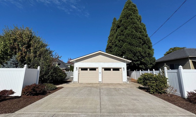 Albany Apartment | 1-Bedroom Duplex with Private Garage - Extended Stay Rental in Albany