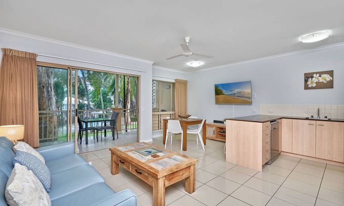 Palm Cove Apartment | 1 Bedroom, First Floor Apartment at Amphora Beachfront Resort in Palm Cove