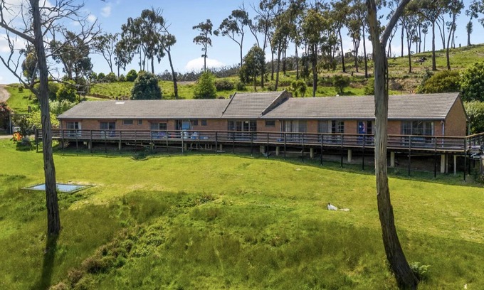 Heathcote Junction Apartment | 1 bedroom studio very quiet with farm view in Heathcote junction.