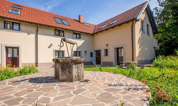 Ajdovscina Apartment | 1 bedroom stunning apartment in Col