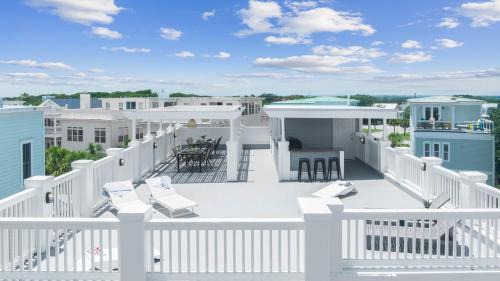 Isle of Palms House | 1 Block to Beach Newly Renovated 6BDR w Rooftop Views Sand Dune by AvantStay