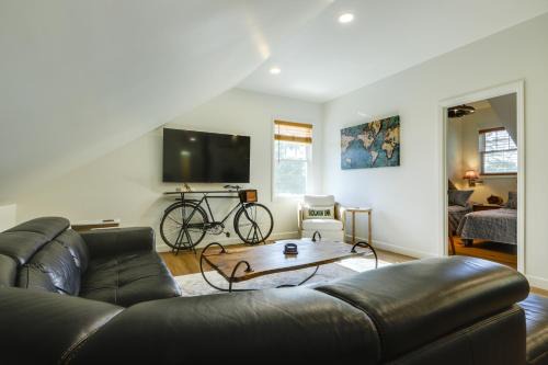 Loveland House | 1 Block to Loveland Bike Trail The Frog Man Inn