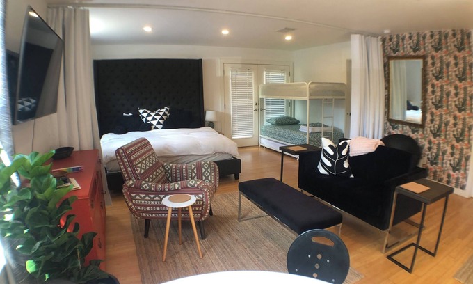 South River City Apartment | 1 block to SoCo! private home + driveway