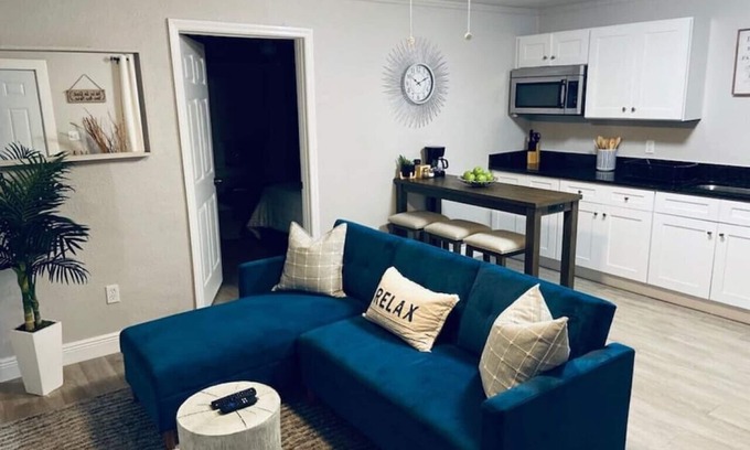 Historic Downtown Kissimmee Apartment | 1 BR Apt close to Disney/Universal/Shopping/Dining