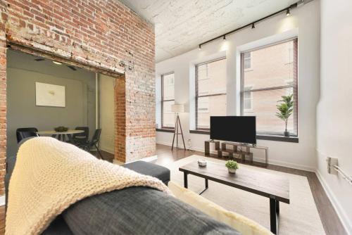 Cultural District Apartment | 1 Br Downtown Pittsburgh With Best Roof Top View