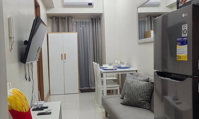 Pasay Condo | 1 BR unit w/Balcony located in prime location in Pasay mall of Asia near airport