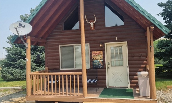 Absarokee Cabin | #1 Cozy 2-bedroom cabin south of beautiful Absarokee. Centrally located.