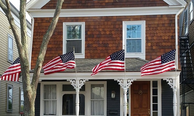 Newport House | #1 Location, wedding party, or vacation ,steps to Harbor, Restaurants, Shopping