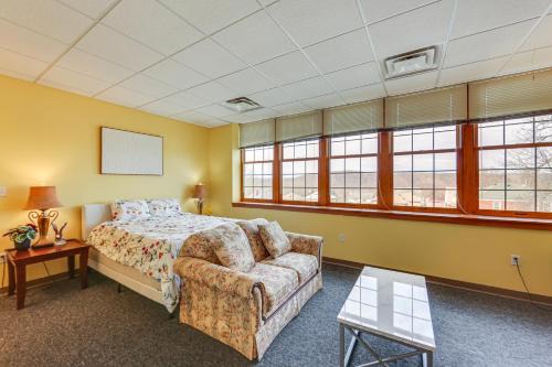 New Kensington Apartment | 1 Mi to Allegheny River New Kensington Studio!