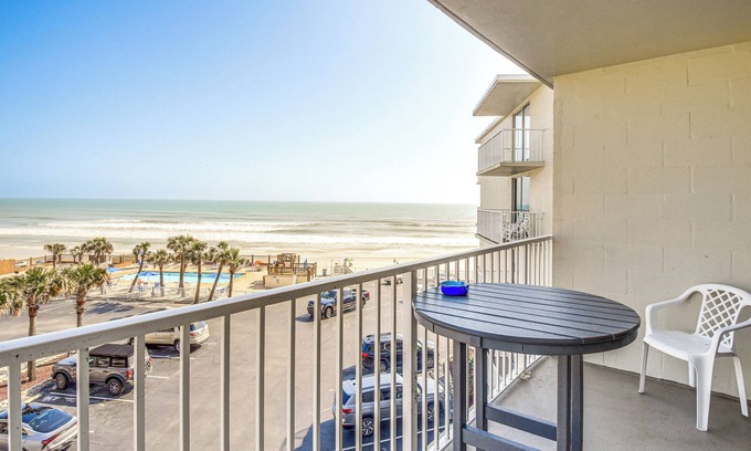 Bostwick Park Apartment | 1 Mi to Boardwalk: Oceanfront Daytona Beach Condo