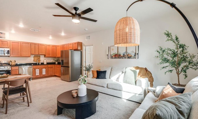 Flagstaff Apartment | 1 Mi to Dtwn Flagstaff Condo with 2 Balconies!