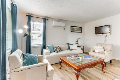 Joplin House | 1 Mi to Main St Joplin Cozy Home with Shared Yard!