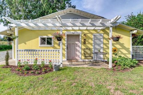 Granite Falls House | 1 Mi to Mountain Loop Highway Cozy Home with Yard!