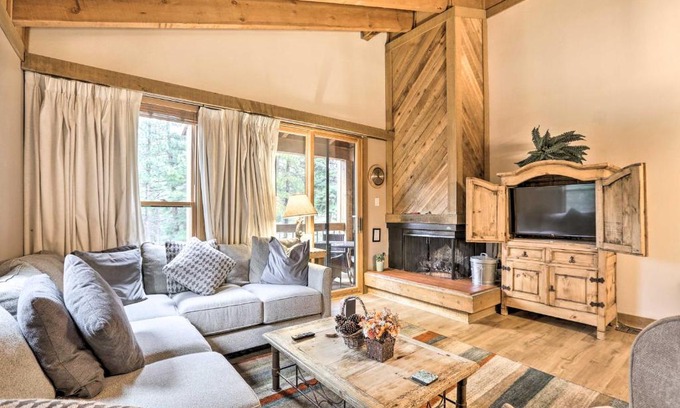 Truckee House | 1 Mi to Northstar California Truckee Townhome!