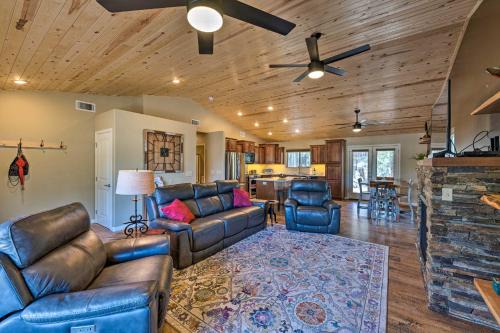 Pinetop-Lakeside House | 1 Mi to Rainbow Lake Newly Built and Woodsy Retreat