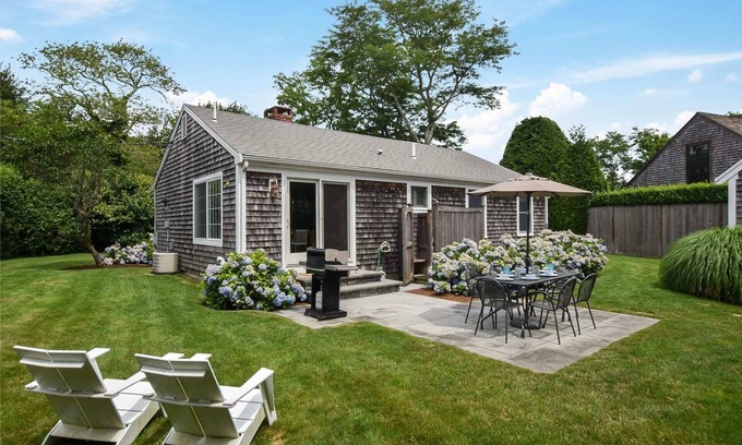 Orleans House | 1 min drive to Rock Harbor, 2 min to Town!