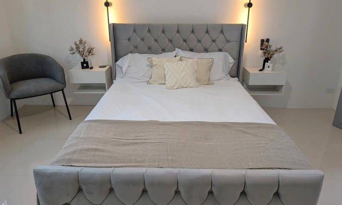 New Kingston House | 1 min from Bob Marley Museum - The Opulent Manor