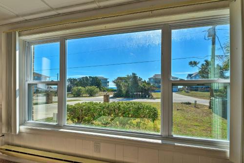 Emerald Isle Apartment | 1 Ocean Fun Emerald Isle Apt, Steps to Beaches!