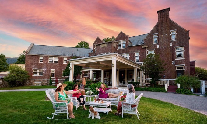 Manchester House | #1 on TripAdvisor. Magnificent Country Inn available as Private Home for 32. Up to 100 can stay on the 30-acre Wilburton resort. Family Reunions, Corporate Retreats. Weddings. Indoor & outdoor pool