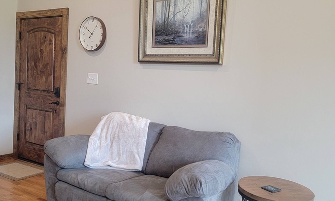 Stokes Apartment | 1 Room Studio Apartment-walking distance to coffee shop, restaurants, bars, etc!