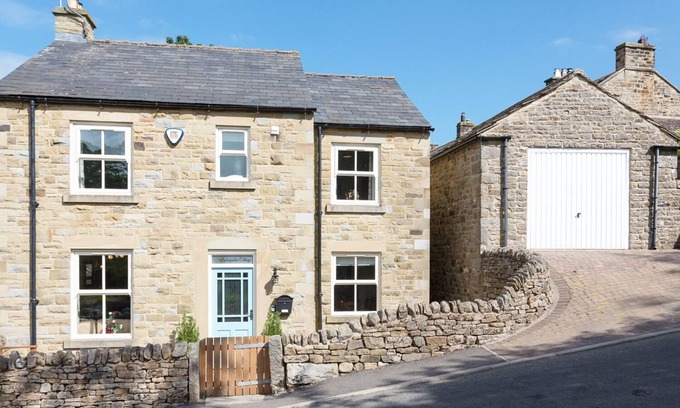 Mickleton Cottage | 1 SPRINGWATER VIEW, pet friendly, with hot tub in Mickleton, Teesdale