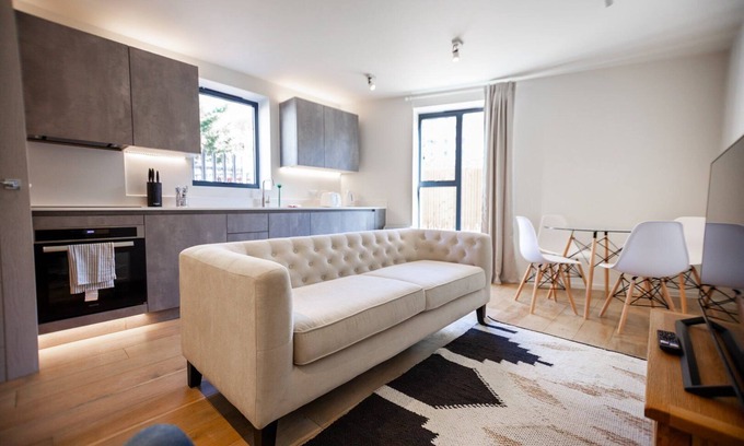 St Leonards-On-Sea Apartment | 1 The Hideaway (2mins from the beach)