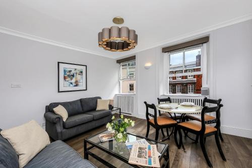 Mayfair Apartment | 10 Curzon Street by Mansley