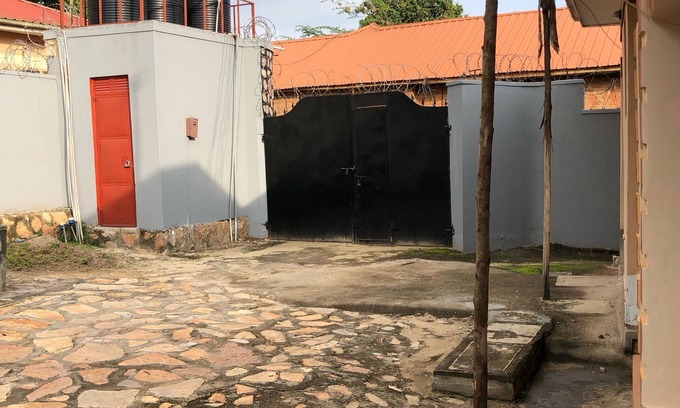 Entebbe Apartment | 10 drive minutes away from the airport, beaches, Mabamba swamp, wildlife Centre