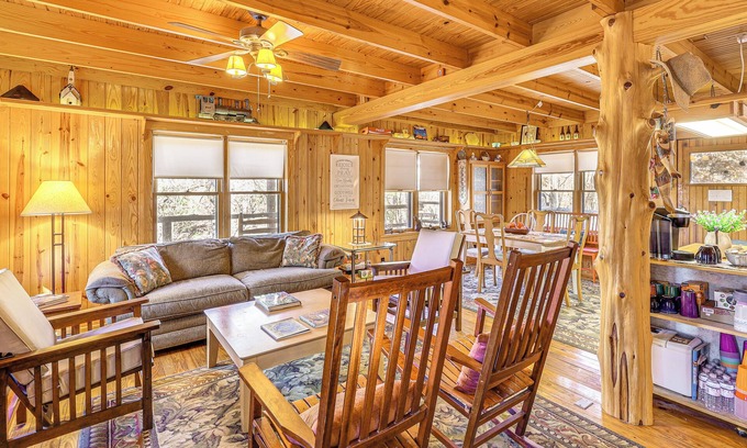 Tuskahoma House | 10 Mi to Sardis Lake: Home w/Grill in Tuskahoma