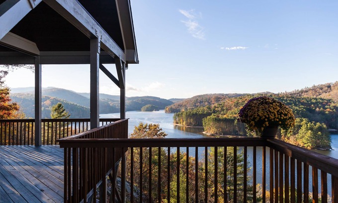 Glenville House | 10-min. drive to Cashiers. Scenic lake and mountain range vistas.